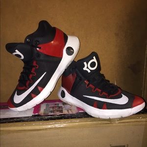 MENS KD trey 5s size 9.5